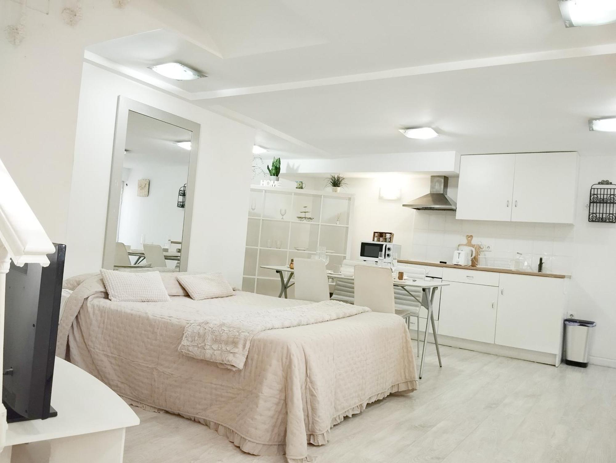 Cool Basement Studio In Hosts House With Private Terrace And Bbq 济祖尔·梅约 外观 照片