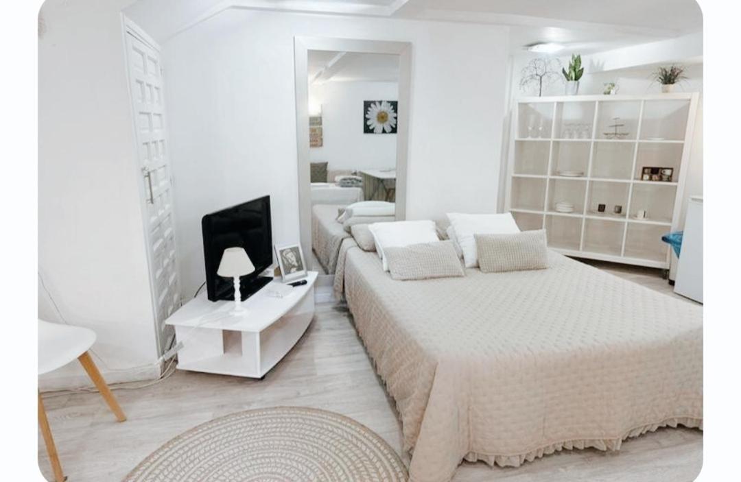 Cool Basement Studio In Hosts House With Private Terrace And Bbq 济祖尔·梅约 外观 照片