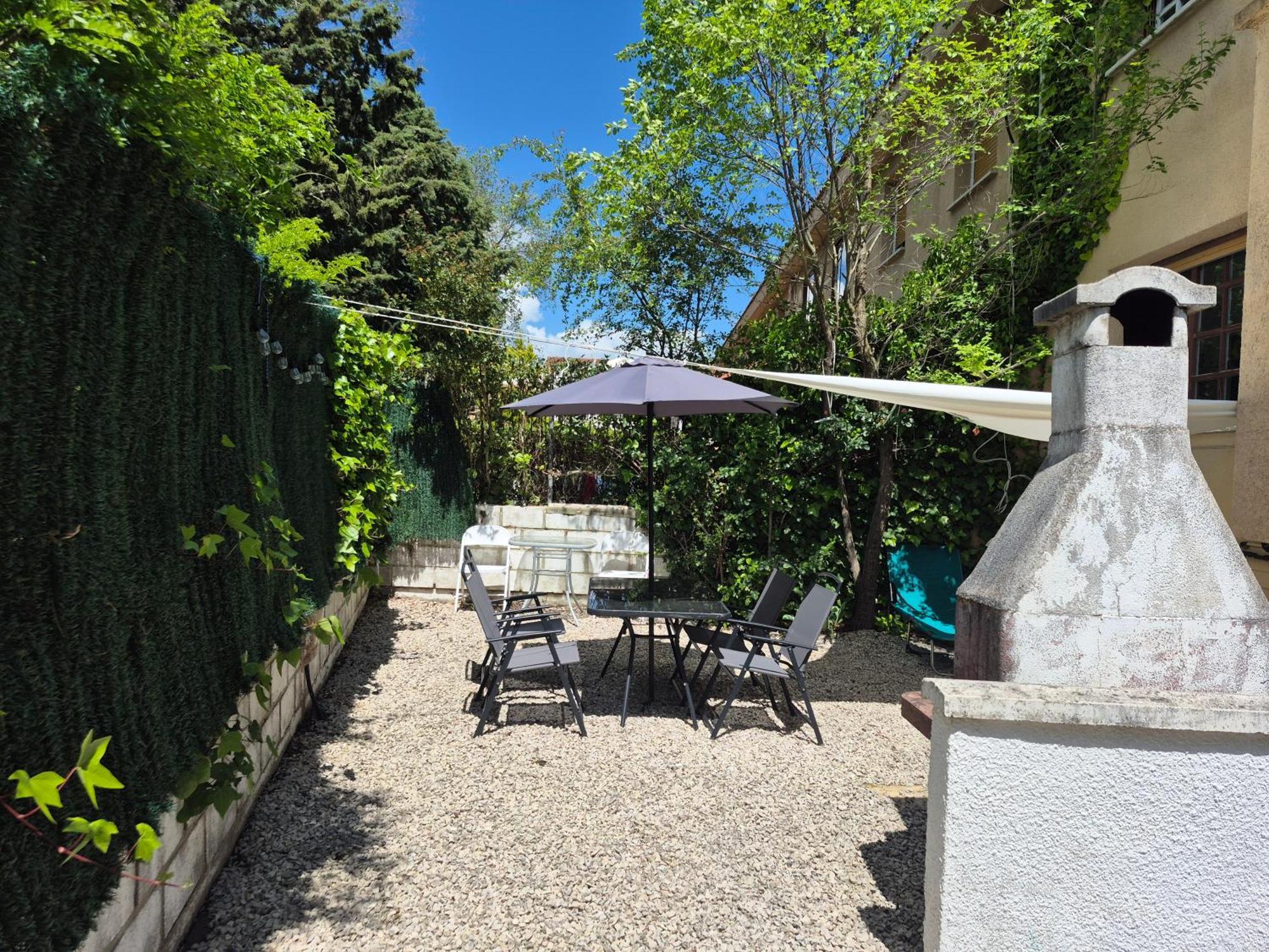 Cool Basement Studio In Hosts House With Private Terrace And Bbq 济祖尔·梅约 外观 照片